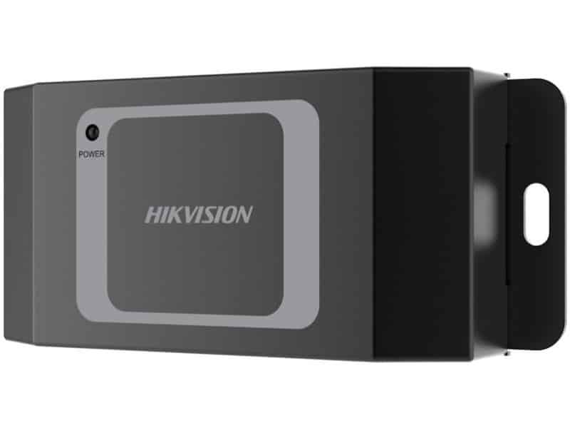 Hikvision kétajtós vagy négyajtós hálózati beléptetés-vezérlő egység fém védődobozban, szünetmentesíthető tápegységgel a TEMA telepítésében.